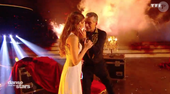 Iris Mittenaere et Patrick Dupond en pleine prestation dans "Danse avec les stars 9" (TF1) lors des quarts de finale samedi 17 novembre 2018.