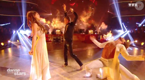 Iris Mittenaere, Anthony Colette et Patrick Dupond forment un trio dans "Danse avec les stars 9" (TF1) lors des quarts de finale samedi 17 novembre 2018.