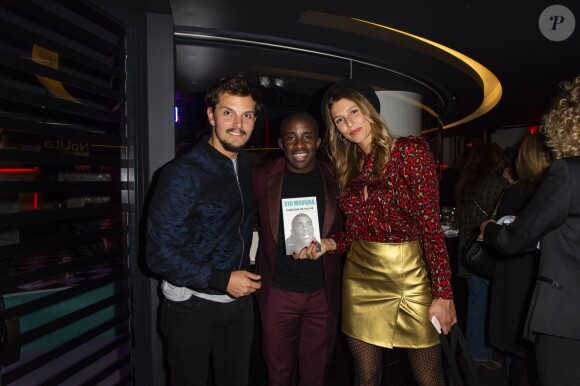 Exclusif - Rio Mavuba entre le chef cuisinier Juan Arbelaez et sa compagne Laury Thilleman (Miss France 2011) - Soirée de lancement du livre de Rio Mavuba "Capitaine de ma vie. L'exil, le foot, les Bleus" au restaurant NoLita Ristorante e Enoteca à Paris, France, le 14 novembre 2018. © Pierre Perusseau/Bestimage