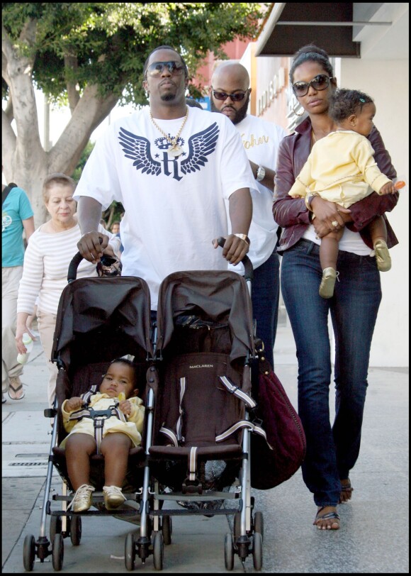 P. Diddy et Kim Porter avec leurs jumelles D'Lila Star et Jessie James à West Hollywood en 2007