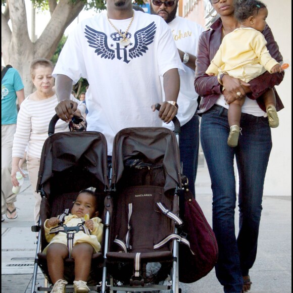 P. Diddy et Kim Porter avec leurs jumelles D'Lila Star et Jessie James à West Hollywood en 2007