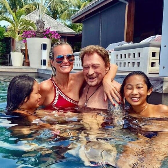 Johnny Hallyday en vacances à Saint-Barthélemy avec sa femme Laeticia et leurs deux filles Jade et Joy, 23 août 2017.