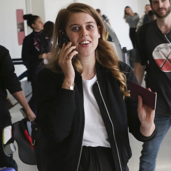Exclusif - La princesse Beatrice d'York arrive à l'aéroport de Los Angeles (LAX) le 16 novembre 2018.