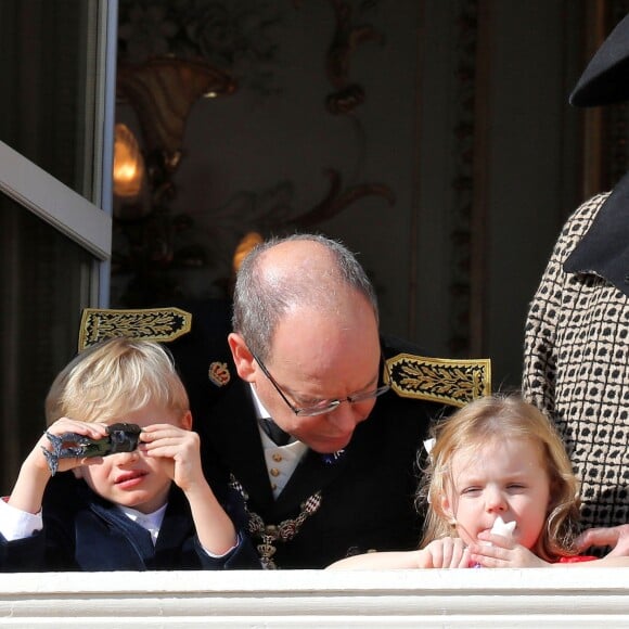 Le prince héréditaire Jacques de Monaco et la princesse Gabriella avec leurs parents le prince Albert II et la princesse Charlene au balcon du palais princier lors du défilé militaire de la Fête nationale monégasque, le 9 novembre 2018. © Dominique Jacovides / Bestimage