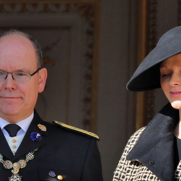 Le prince Albert II de Monaco, le prince héréditaire Jacques, la princesse Charlene et la princesse Gabriella au balcon du palais princier lors du défilé militaire de la Fête nationale monégasque, le 9 novembre 2018. © Dominique Jacovides / Bestimage