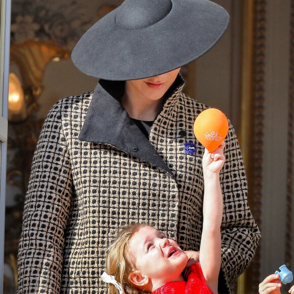 La princesse Gabriella et le prince héréditaire Jacques de Monaco avec la princesse Charlene au balcon du palais princier lors du défilé militaire de la Fête nationale monégasque, le 9 novembre 2018. © Dominique Jacovides / Bestimage