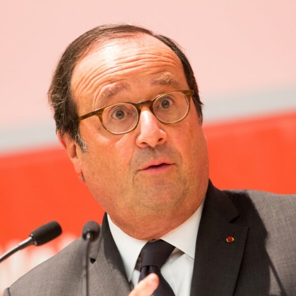 Exclusif - L'ancien président français François Hollande en visite en Belgique, à Mons, lors d'une dédicace de son livre " Les leçons du pouvoir " et d'une conférence devant 800 personnes à l'université de Mons ( UMons ), à Mons, Belgique, le 30 octobre 2018.