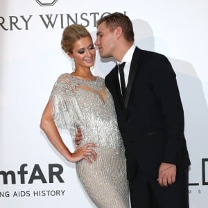 Paris Hilton et son compagnon Chris Zylka - Photocall de la soirée "24th edition of AmfAR's Cinema Against AIDS" Gala à l'hôtel de l'Eden Roc au Cap d'Antibes, France, le 25 mai 2017, lors du 70ème Festival International du Film de Cannes. © Borde-Jacovides-Moreau/Bestimage