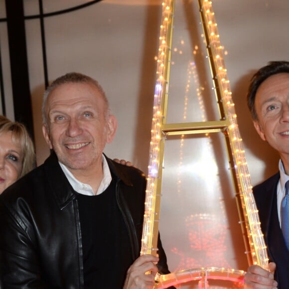 Marie-Christiane Marek, Jean-Paul Gaultier et Stéphane Bern - 23e édition des Sapins de Noël des Créateurs et lancement des illuminations de Noël de l'avenue Montaigne et de la rue François 1er à Paris le 20 novembre 2018. © Veeren/Bestimage