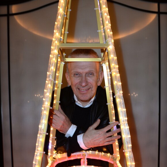 Jean-Paul Gaultier pose devant son sapin - 23e édition des Sapins de Noël des Créateurs et lancement des illuminations de Noël de l'avenue Montaigne et de la rue François 1er à Paris le 20 novembre 2018. © Veeren/Bestimage