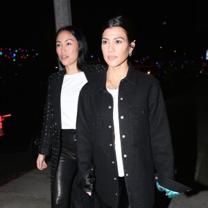 Exclusif - Kourtney Kardashian est allée diner avec une amie à Beverly Hills, le 19 novembre 2018