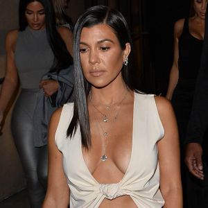 Kourtney Kardashian arrive à l'inauguration du " Dreams Gallery " à Los Angeles Le 16 novembre 2018