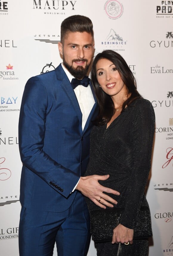 Olivier Giroud et sa femme Jennifer, enceinte - Les célébrités posent lors du photocall de la soirée Global Gift à Londres le 18 novembre 2017.
