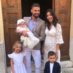 Olivier et Jennifer Giroud avec leurs trois enfants, Jade, 5 ans, Evan et Aaron. Photo publiée sur Instagram le 26 novembre 2018.