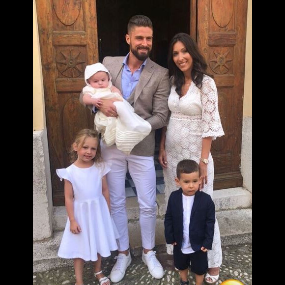 Olivier et Jennifer Giroud avec leurs trois enfants, Jade, 5 ans, Evan et Aaron. Photo publiée sur Instagram le 26 novembre 2018.