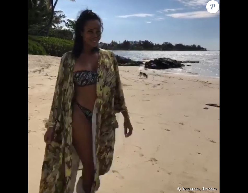 Demdem se dévoile en bikini sur Instagram le 26 novembre 2018.