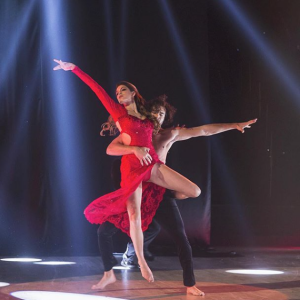 Iris Mittenaere et Anthony Colette lors de la demi-finale de "Danse avec les stars 9" sur TF1.