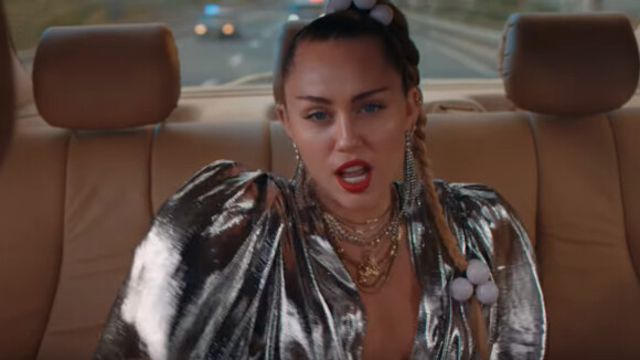 Mark Ronson - Nothing Breaks Like a Heart (Official Video) ft. Miley Cyrus - 2018.