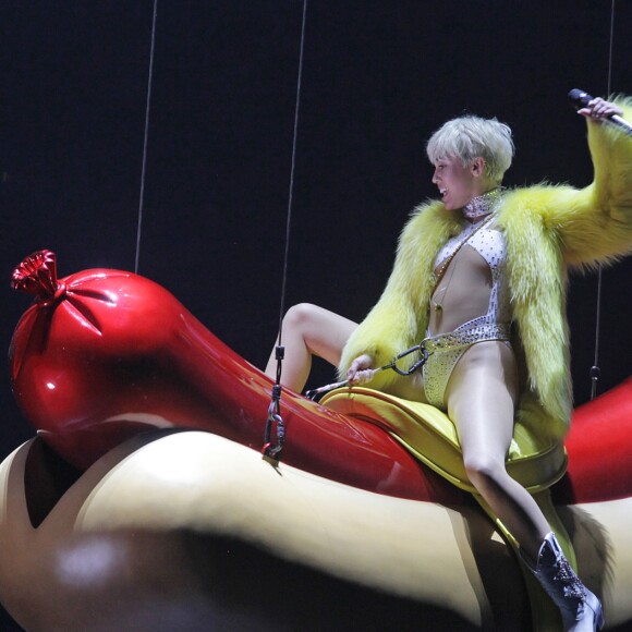 Miley Cyrus lors "Bangerz Tour" à Vancourver, le 14 février 2014.