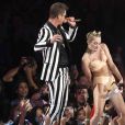 Robin Thicke et Miley Cyrus sur la scène des MTV Videos Music Awards, à New York, le 25 août 2013.