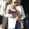 Chrissy Teigen et son mari John Legend sont allés faire du shopping avec leurs enfants Luna et Miles à Barneys New York à Beverly Hills, le 25 septembre 2018.