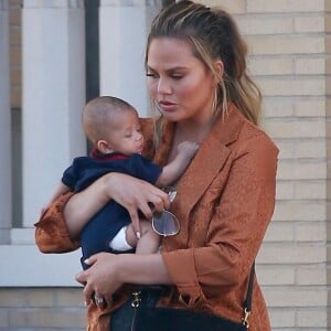 Exclusif - John Legend et sa femme Chrissy Teigen sont allés faire du shopping avec leurs enfants Luna et Miles chez Barneys New York à Beverly Hills, le 19 aout 2018.