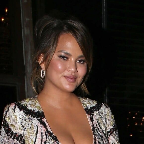 Exclusif - Chrissy Teigen et son mari John Legend sont allés dîner au restaurant Via Veneto à Santa Monica le 11 novembre 2018.