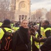Gilets jaunes : Uma Thurman et Pierre Perret au milieu des manifestants !