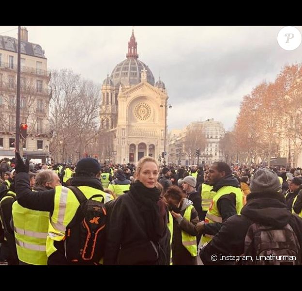 Uma Thurman au milieu des Gilets jaunes, à Paris, le 8 décembre 2018