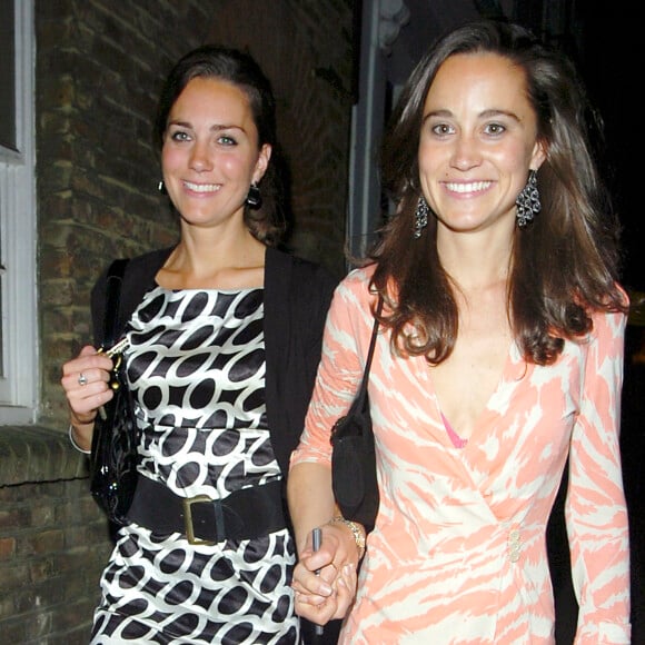 Kate Middleton et sa soeur Pippa en soirée à Londres, en 2007.