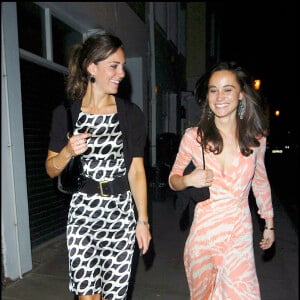 Kate Middleton et sa soeur Pippa en soirée à Londres, en 2007.