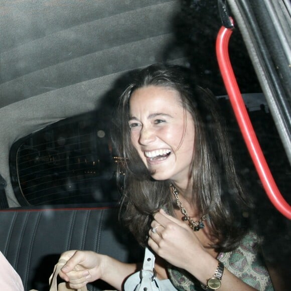 Kate Middleton et sa soeur Pippa à Londres en 2006.