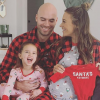 Jana Kramer (enceinte de son deuxième enfant), son époux Mike Caussin et leur fille Jolie Rae. Novembre 2018.