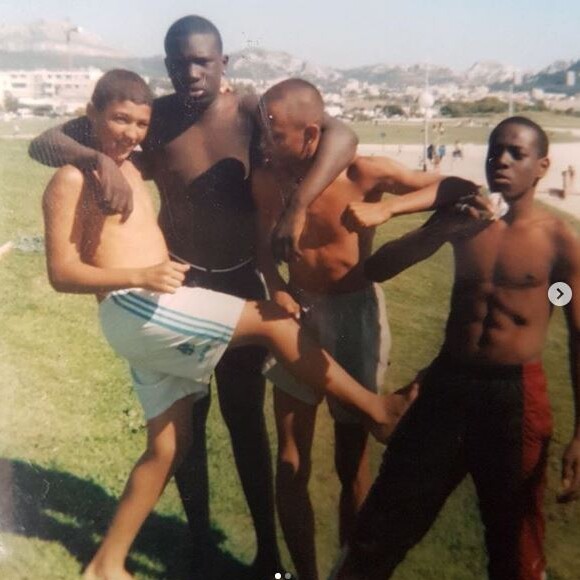 Maître Gims partage une photo de lui adolescent, sans lunette sur Instagram le 10 décembre 2018.