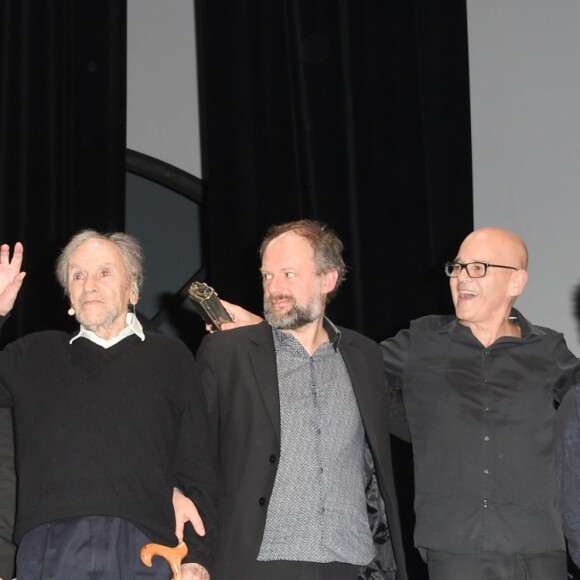 Exclusif - Jean-Louis Trintignant, Denis Podalydès - Jean-Louis Trintignant célèbre ses 88 ans sur la scène du théâtre de la Porte Saint-Martin où il lit des poèmes de Prévert, Vian, Leprest ou encore Apollinaire à Paris le 11 décembre 2018. © Coadic Guirec/Bestimage