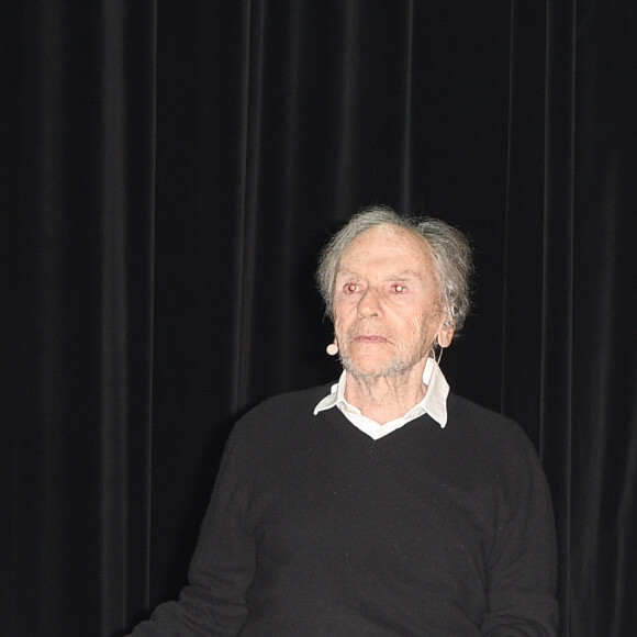 Exclusif - Jean-Louis Trintignant - Jean-Louis Trintignant célèbre ses 88 ans sur la scène du théâtre de la Porte Saint-Martin où il lit des poèmes de Prévert, Vian, Leprest ou encore Apollinaire à Paris le 11 décembre 2018. © Coadic Guirec/Bestimage