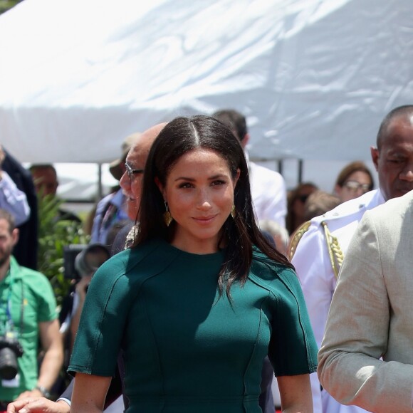 Le prince Harry, duc de Sussex, et Meghan Markle, duchesse de Sussex (enceinte) assistent à une cérémonie traditionnelle fidjienne à la dernière étape de leur voyage officiel aux Fidji, à Nadi, Fidji, le 25 octobre 2018.