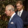 Le prince Charles et le prince Harry, duc de Sussex, lors d'un forum sur les crimes violents chez les jeunes à la Clarence House à Londres. Le 12 décembre 2018