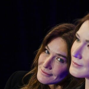 Carla Bruni Sarkozy - Carla Bruni-Sarkozy inaugure sa statue de cire à quelques jours de son anniversaire au Musée Grévin à Paris le 17 décembre 2018. © Pierre Perusseau/Bestimage