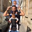 Adil Rami avec ses deux jumeaux - Instagram, 2 septembre 2017