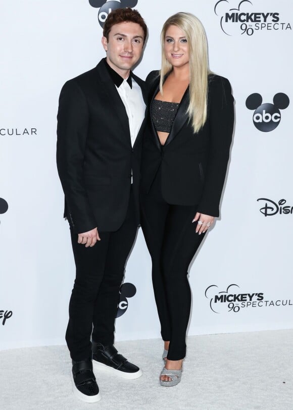 Daryl Sabara et sa compagne Meghan Trainor - Les célébrités arrivent au "Mickey's 90th Spectacular" à Los Angeles le 6 octobre 2018.