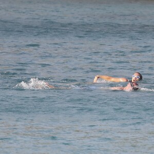 Pippa Middleton et son mari James Matthews profitent d'une baignade en amoureux sur la plage de Colombier à Saint-Barthélemy, Antilles françaises, le 2 janvier 2019.