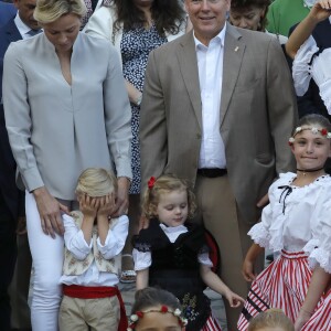 La princesse Charlène de Monaco avec le prince Jacques de Monaco, Mélanie de Massy, le prince Albert II de Monaco avec la princesse Gabriella de Monaco - Traditionnel Pique-nique des Monégasques dans les jardins du parc Princesse Antoinette à Monaco, le 31 août 2018. La famille a assisté à une danse folklorique animée par le groupe "La Paladienne". © Claudia Albuquerque/Bestimage