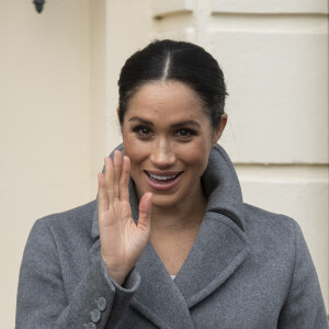 Meghan Markle, duchesse de Sussex, enceinte visite le foyer Royal Variety de "Brinsworth House", à Twickenham le 18 décembre 2018.