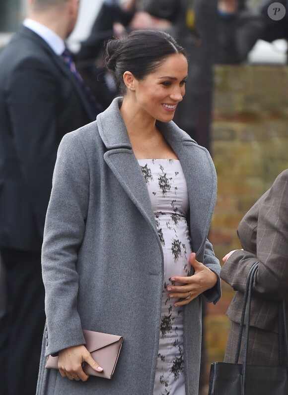 Meghan Markle, duchesse de Sussex, enceinte, visite le foyer Royal Variety de "Brinsworth House", à Twickenham le 18 décembre 2018.