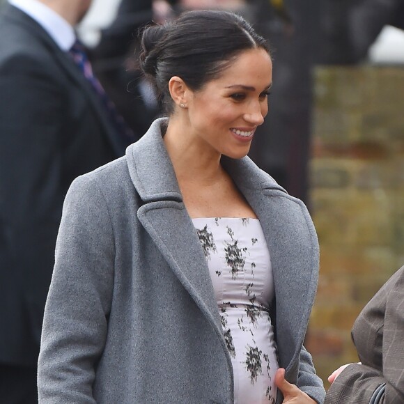 Meghan Markle, duchesse de Sussex, enceinte, visite le foyer Royal Variety de "Brinsworth House", à Twickenham le 18 décembre 2018.