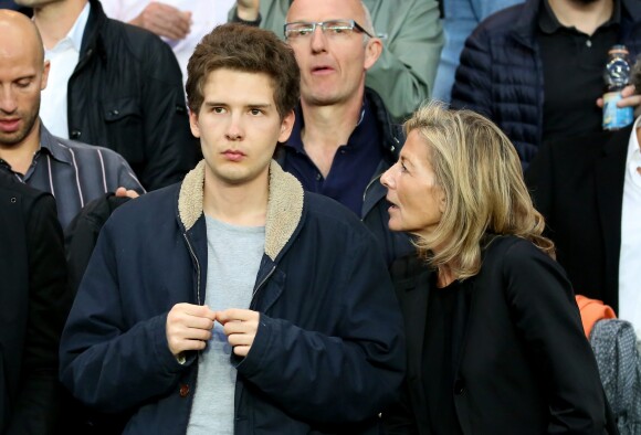 Exclusif - Claire Chazal avec son fils François Poivre d'Arvor et un ami assistent au quart finale de la Ligue des Champions de football au Parc des Princes entre le PSG et le FC Barcelone à Paris le 15 avril 2015