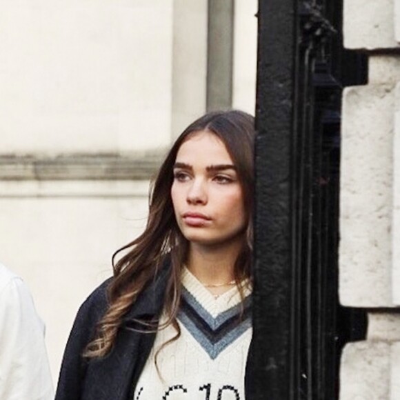 Victoria Beckham, son fils Brooklyn et sa compagne Hana Cross au défilé Kent & Curwen à Londres le 6 janvier 2019.