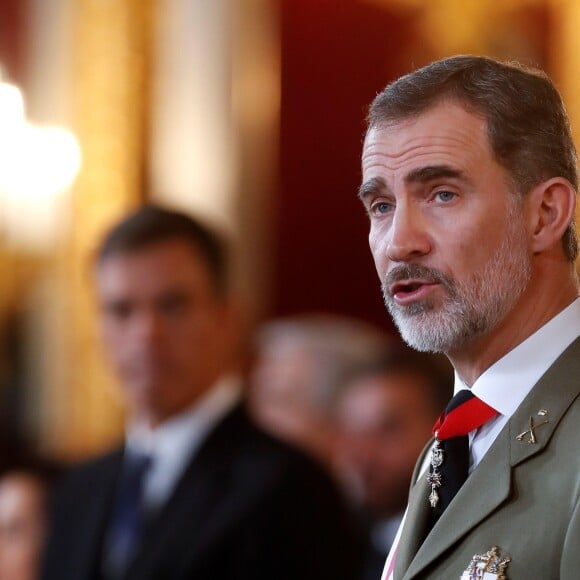 Le roi Felipe VI et la reine Letizia d'Espagne ont reçu des invités dans le Salon de Gasperini au palais royal à Madrid le 6 janvier 2019 pour la célébration de la Pâque militaire.