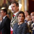 Le roi Felipe VI et la reine Letizia d'Espagne ont reçu des invités dans le Salon de Gasperini au palais royal à Madrid le 6 janvier 2019 pour la célébration de la Pâque militaire.
